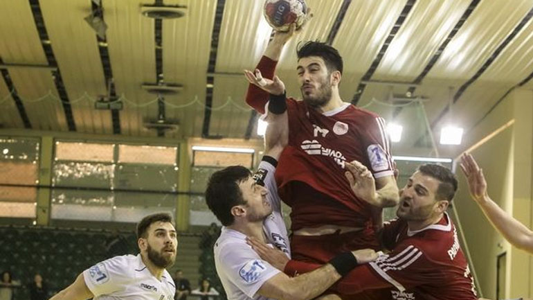 Xάντμπολ: Στον τελικό του Κυπέλλου ο Ολυμπιακός, 22-21 τον ΠΑΟΚ