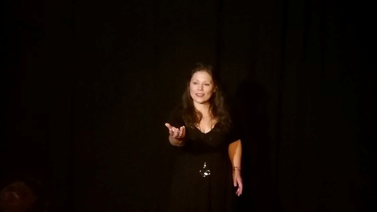 «Το κορίτσι με το τριαντάφυλλο στην καρδιά» στον Χώρο Τέχνης Ιδιόμελο