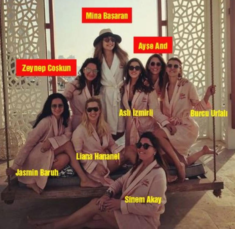 Οι κοπέλες που επέβαιναν στο αεροσκάφος