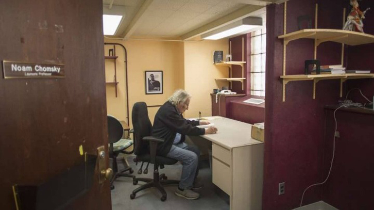 Νόαμ Τσόμσκι: «Υπάρχει ακόμη ελπίδα, άνθρωποι πρόθυμοι να αγωνιστούν»