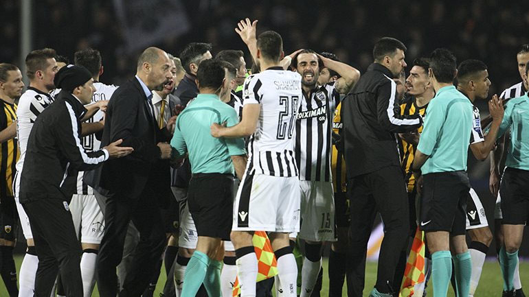 Τι αναφέρουν οι καθηγητές διαιτησίας για την επίμαχη φάση στην Τούμπα