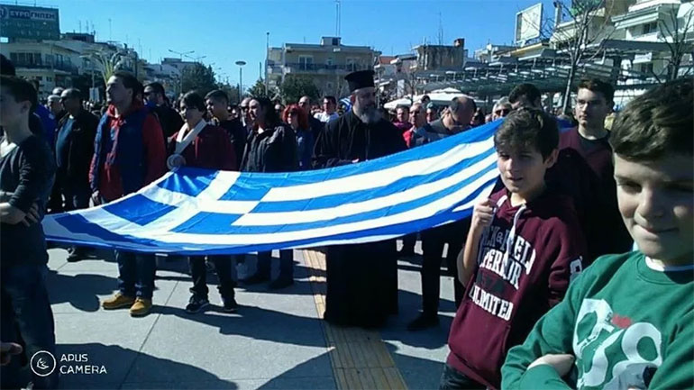 Ορεστιάδα: Με τον εθνικό ύμνο ολοκληρώθηκε το συλλαλητήριο για τους δυο στρατιωτικούς