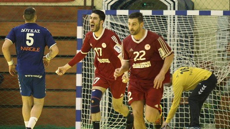 Χάντμπολ: Πρώτη «κούπα» για τον Ολυμπιακό, 26-22 τον Δούκα στον τελικό Κυπελλου