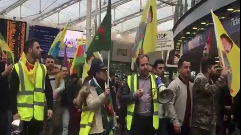 Συγκρούσεις σε διαδηλώσεις υπέρ των Κούρδων σε Ντίσελντορφ και Μάντσεστερ