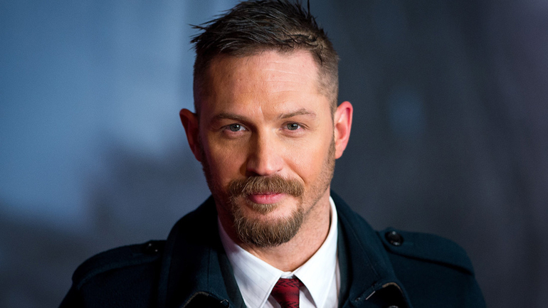 Ο Τομ Χάρντι θα υποδυθεί τον Αλ Καπόνε και το επιβεβαίωσε με μια φωτογραφία στο Instagram