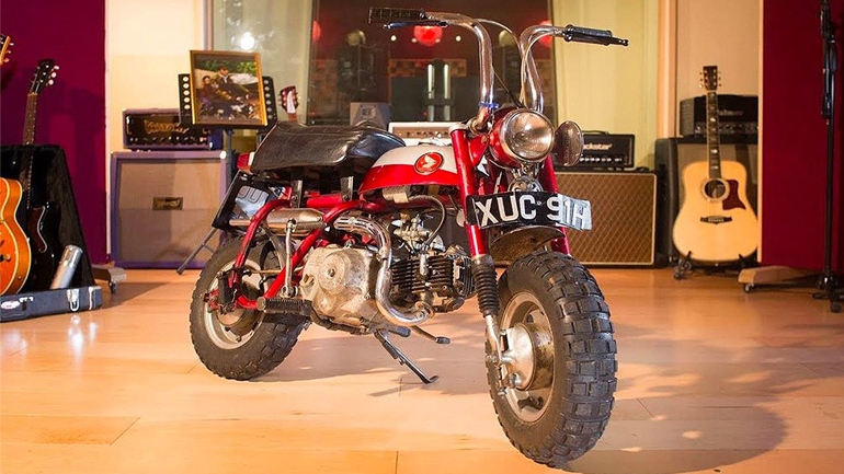 65.000 ευρώ για έναν «Μπόμπο»; Ναι, αν αυτός ανήκε στον John Lennon! 65.000 ευρώ για έναν «Μπόμπο»; Ναι, αν αυτός ανήκε στον John Lennon!