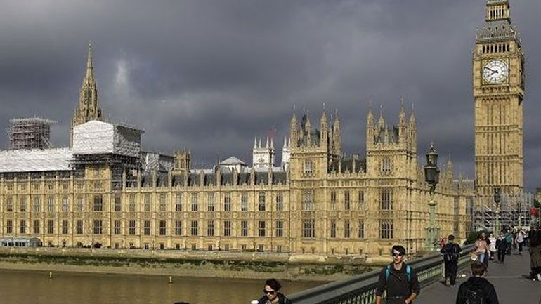 Έρευνες στο βρετανικό κοινοβούλιο για μια «ύποπτη ουσία»