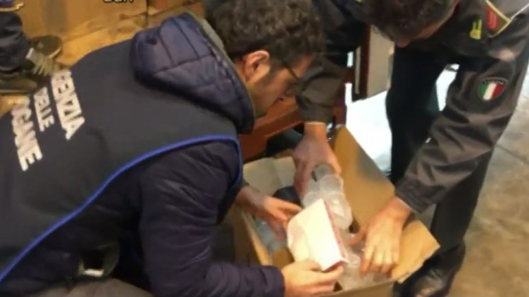 16/2/18 Κατάσχεση 9 τόνων λαθραίων τσιγάρων από την Ελλάδα στο λιμάνι του Μπάρι.