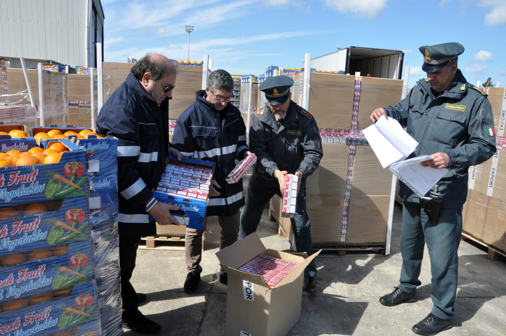 Οι Ιταλοί εντοπίζουν τα λαθραία τσιγάρα από την Ελλάδα