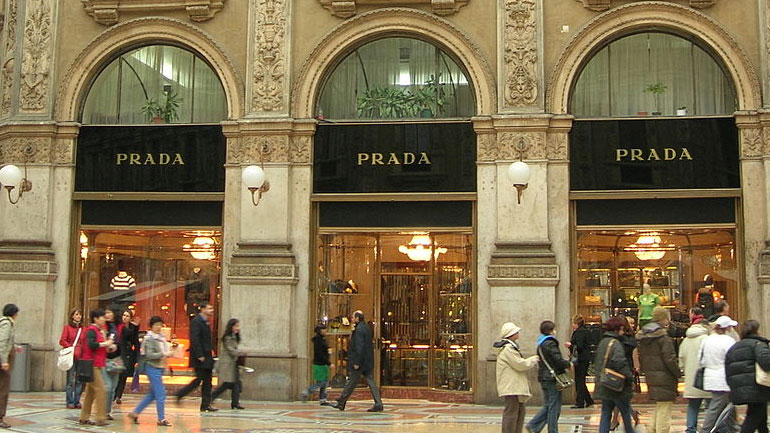 Επιστροφή σε κέρδη με την “βοήθεια” της Κίνας, ανακοίνωσε η Prada