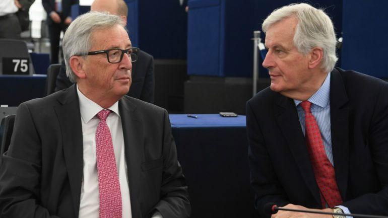 Μπαρνιέ, Γιούνκερ: Περιμένουμε τις βρετανικές προτάσεις