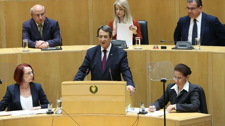 Το ΑΚΕΛ ζητεί εξηγήσεις για την παρουσία Σαββίδη στην τελετή ορκωμοσίας του Ν. Αναστασιάδη στη Βουλή