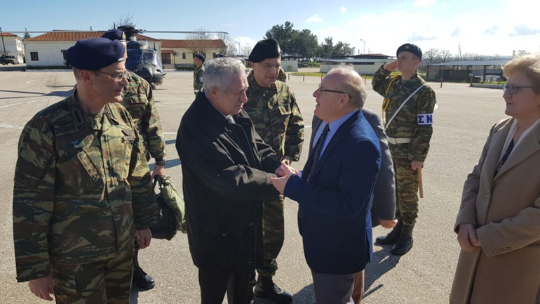 Κουβέλης προς τους γονείς των στρατιωτικών: «Αναμένουμε να είναι γρήγορη η επιστροφή των παιδιών»