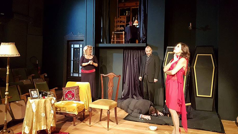 Τελευταίες παραστάσεις για την κωμωδία «Άλλος για την κάσα;»