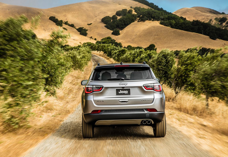 Παίρνεις Jeep και αρχίζεις τις... εξορμήσεις