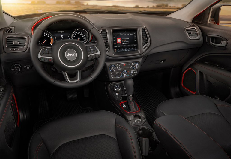 Το εσωτερικό του Compass (στην πλούσια εκδοχή του)