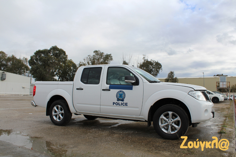 Navara με λογότυπα της ΕΛ.ΑΣ.