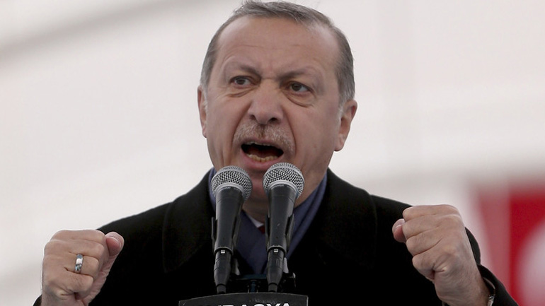 Ερντογάν: «Στην Ελλάδα δώσατε 400 δισ. και σε εμάς γυρνάτε την πλάτη» Ερντογάν: «Στην Ελλάδα δώσατε 400 δισ. και σε εμάς γυρνάτε την πλάτη»