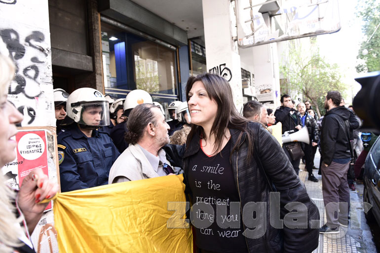 Παρούσα στη συγκέντρωση διαμαρτυρίας η Ζωή Κωνσταντοπούλου