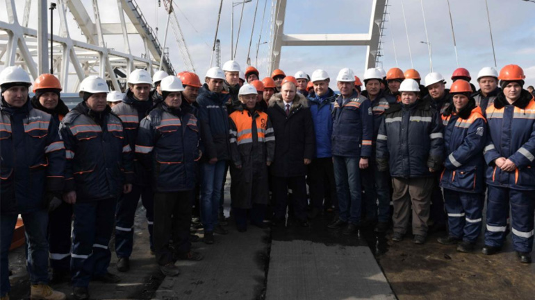 Ρωσία: Τέσσερις μέρες πριν τις εκλογές, ο πρόεδρος Πούτιν επισκέπτεται την Κριμαία