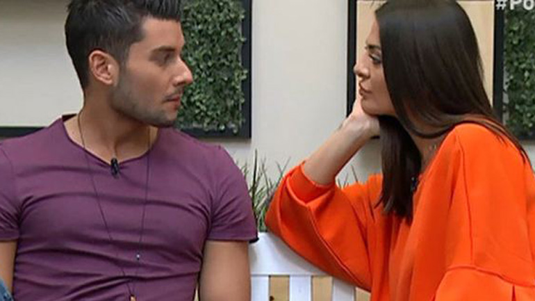 Χαμός με την κολόνια της Κλαούντια στο Power of Love