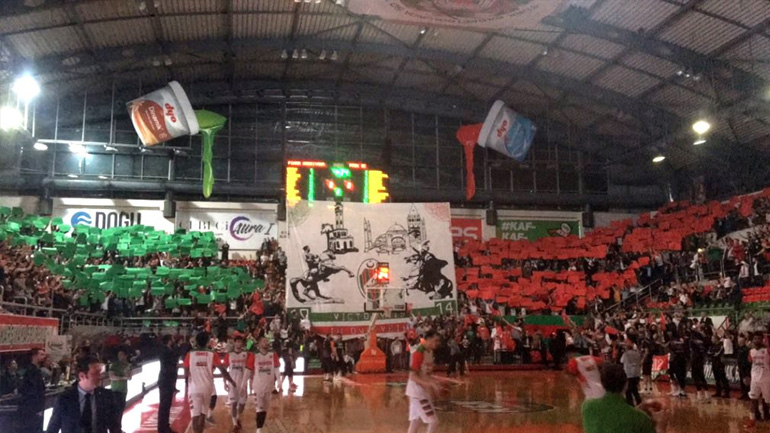 Πανό με Μωάμεθ και Κεμάλ σήκωσαν οι οπαδοί της Καρσίγιακα στο παιχνίδι με τον ΠΑΟΚ