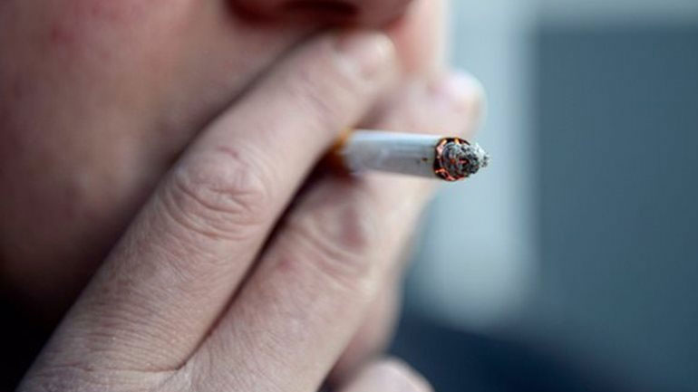 Οι καπνιστές κινδυνεύουν περισσότερο από απώλεια ακοής