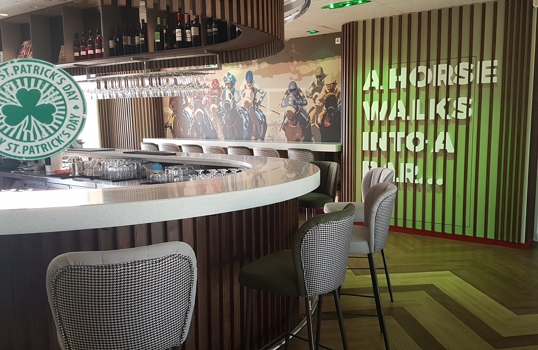 Το ειδικά διακοσμημένο μπαρ του Ιπποδρόμου με αφορμή την «St. Patrick’s Day»
