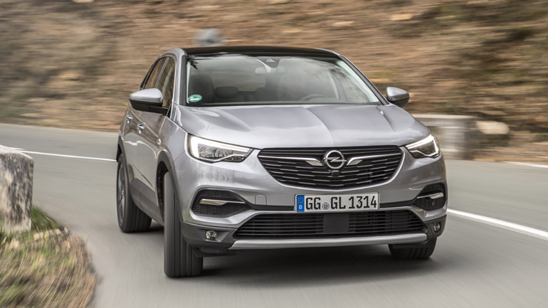 Ο πετρελαιοκινητήρας είναι πραγματικά αθόρυβος και το κιβώτιο εξαιρετικό σε αίσθηση και αμεσότητα