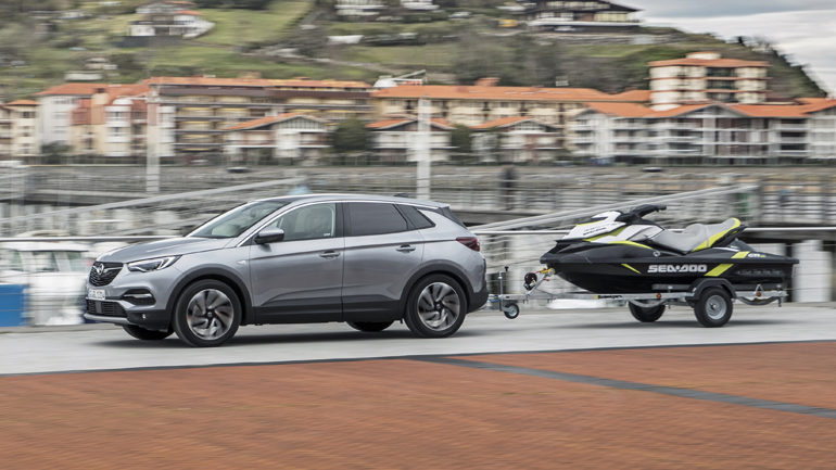 Ρυμουλκεί με άνεση τρέιλερ με τζετ σκι