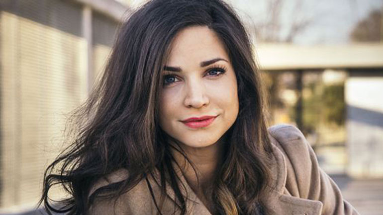 Κατερίνα Γερονικολού: Αποκαλύπτει on camera αν είναι ζευγάρι με τον Γιάννη Τσιμιτσέλη!