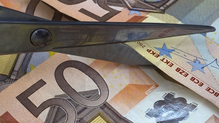 «Κόκκινα» καταναλωτικά δάνεια, «φορτωμένες» πιστωτικές κάρτες και υπεραναλήψεις μετρητών θα αφορά η «τελευταία ευκαιρία»