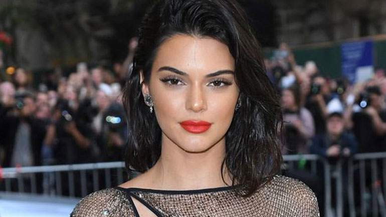 Η Kendall Jenner αρνείται τις φήμες που την θέλουν να είναι ομοφυλόφιλη!