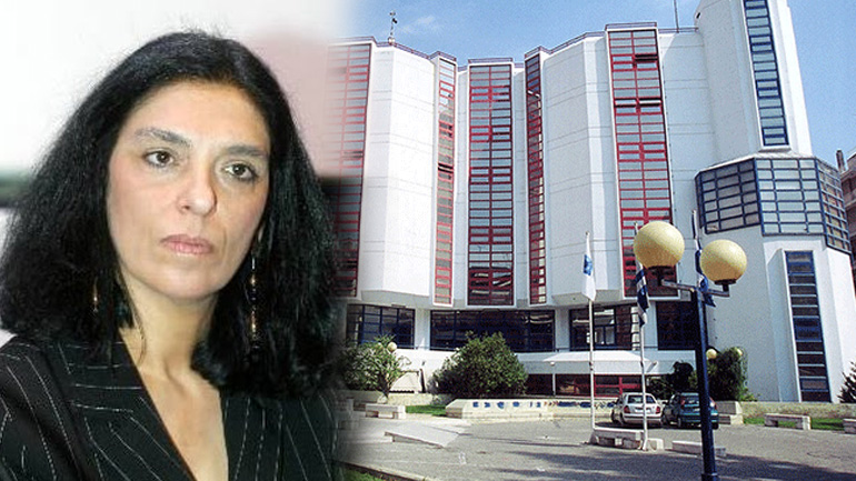 Επεισόδιο στο Πανεπιστήμιο Πειραιά: Περιέλουσαν με μπογιές την καθηγήτρια Μ. Μπόση