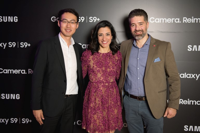 O Simon Kim, Business Manager του τμήματος Κινητής Τηλεφωνίας της Samsung Electronics Hellas, η Έρση Τσουκάκη, Marketing Manager και ο Άρης Παρασκευόπουλος, Διευθυντής του τμήματος Κινητής Τηλεφωνίας.