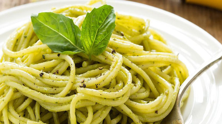 Σπαγγέτι με σάλτσα από αβοκάντο