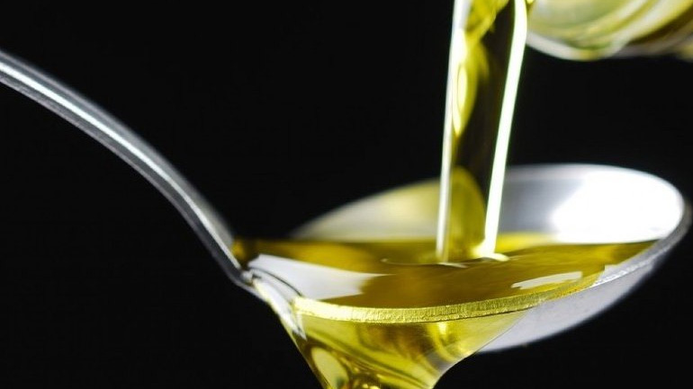 Εντοπίστηκε παράνομο εργαστήριο παραγωγής νοθευμένων ελαιόλαδων