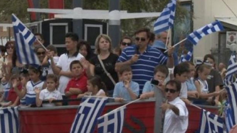 Με το λάβαρο του Μεσολογγίου η παρέλαση της ομογένειας στη Φλόριντα