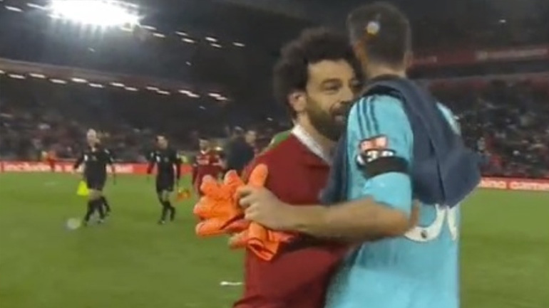Ο Σαλάχ έβαλε τέσσερα γκολ και ζήτησε συγγνώμη από τον Καρνέζη