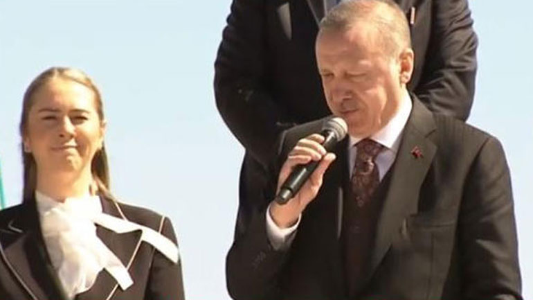 Ερντογάν εν μέσω… χειροκροτημάτων από τους οπαδούς του: «Οσονούπω μπαίνουμε στο Αφρίν»