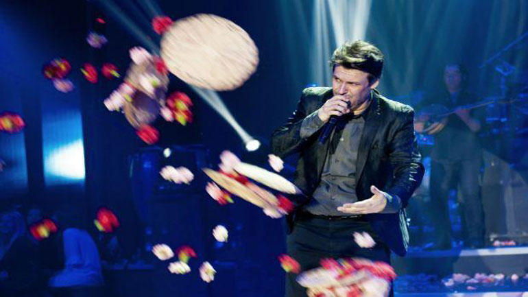 Τα μπουζούκια κατεβάζουν ρολά