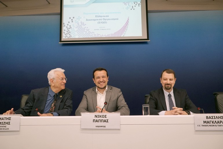 Ο Υπουργός Ψηφιακής Πολιτικής, Τηλεπικοινωνιών και Ενημέρωσης, Νίκος Παππάς, ο Γενικός Γραμματέας Τηλεπικοινωνιών και Ταχυδρομείων, Βασίλης Μαγκλάρας και ο Πρόεδρος του Ελληνικού Διαστημικού Οργανισμού, Σταμάτιος Κριμιζής