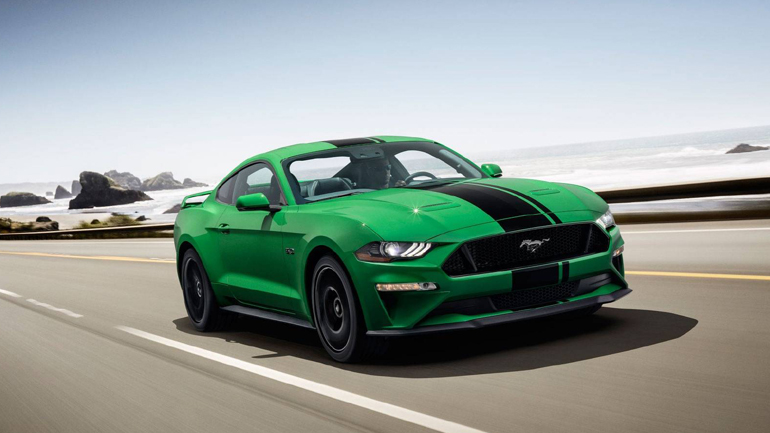 Σε βαθύ πράσινο χρώμα το Ford Mustang