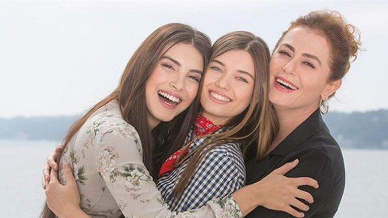 Fazilet: Η Χαζάν αντιδρά με την επιμονή της μητέρας της να μείνει στην έπαυλη