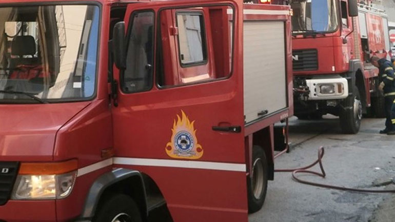 Υπό μερικό έλεγχο η πυρκαγιά σε κτήριο στο κέντρο της Αθήνας