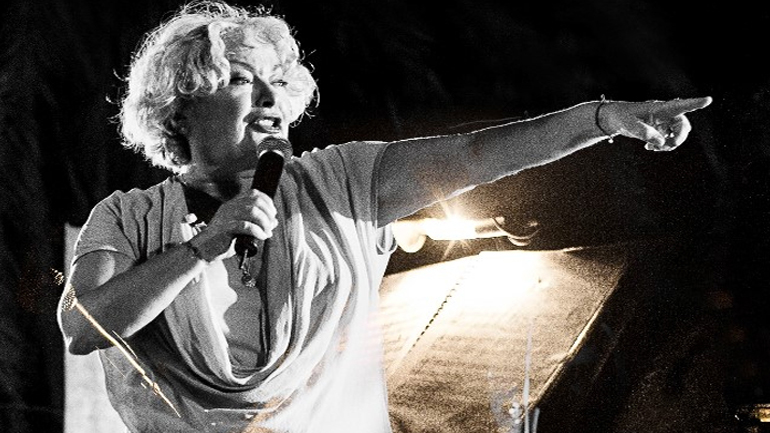 H Τάνια Tσανακλίδου στον Σταυρό του Νότου