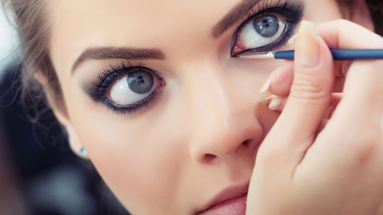Ποιο eyeliner να επιλέξεις ανάλογα με το χρώμα των ματιών σου