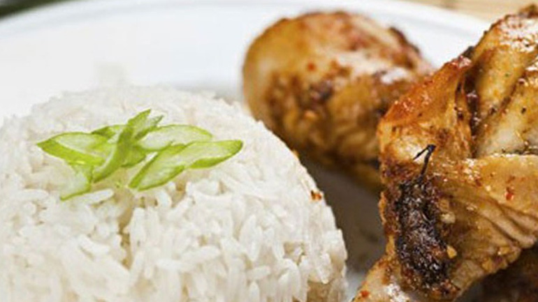 Μπουτάκια κοτόπουλου με ρύζι