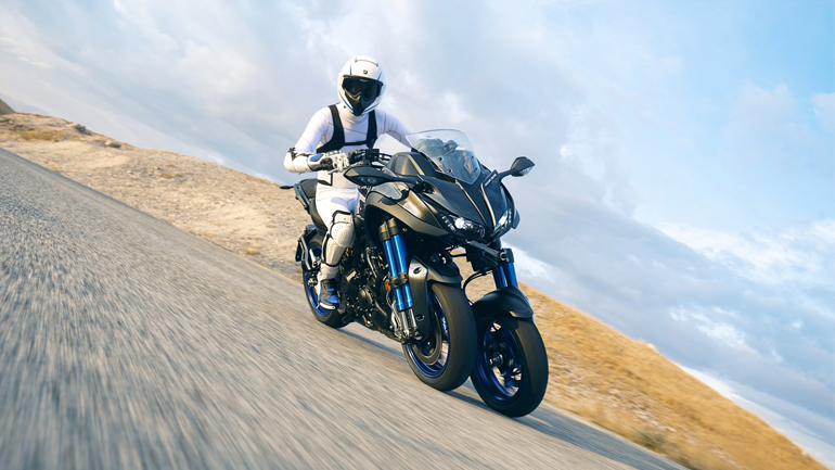 Πως στρίβει το Yamaha Niken;