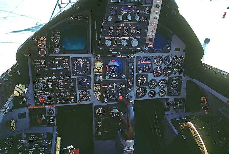 To cockpit ενός F-15A